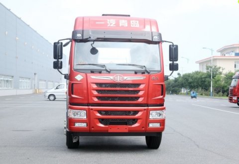 FAW  Han V 4*2 LNG 1000L RHD Tractor Truck 